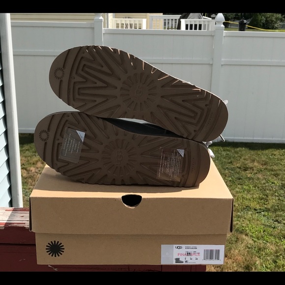 UGG Dixi Flora perf - Picture 4 of 6